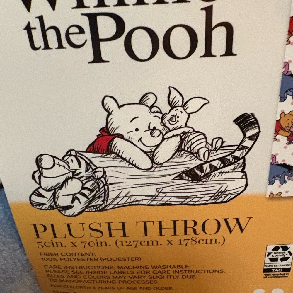 Disney Winnie the Pooh Heart Valentine’s Day Soft Plush Throw Blanket - Picture 3 of 6